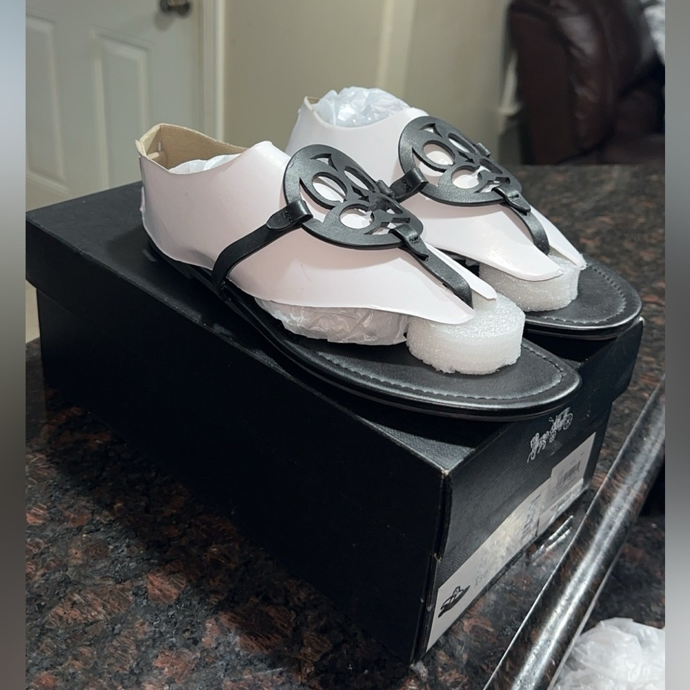 Coach Jaci Leather Sandles women size 8.5 (excellent condition)